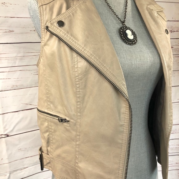 American Rag Vest - Picture 5 of 6